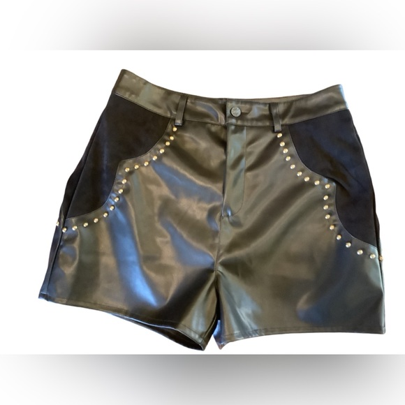 🔥Faux leather shorts with fabulous gold studded designs. Lined and NWT. Sz L - Picture 3 of 9